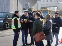 190208_PKW_in_Donau_Regensburg_9